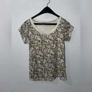 Chloe K floral tshirt, mesh material, size small